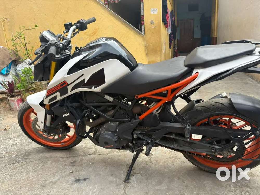 Duke 250 ABS vehicle is good condition and showroom maintenance