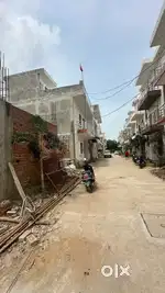 बनारस सिटी में गेटेट कॉलोनी में मकान बना हुआ खरीदे बेस्ट लोकेशन पर
