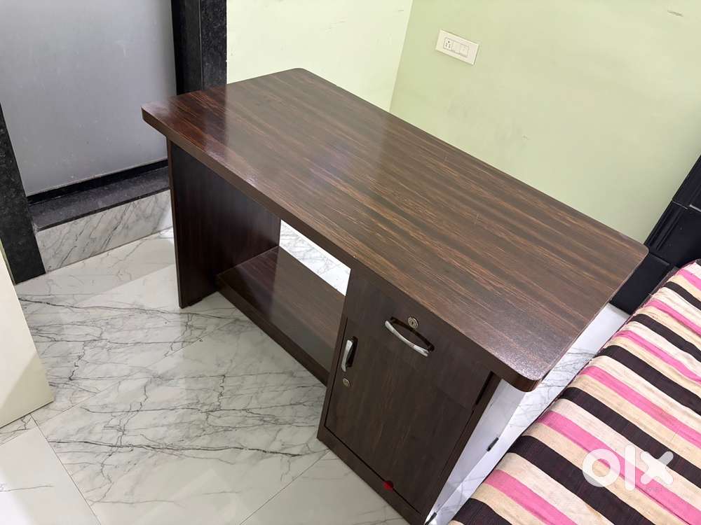 Compact Wooden Computer Table with Drawers