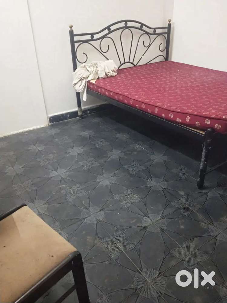 Room with attached bath small kitchen in Caranzalem Single occupancy