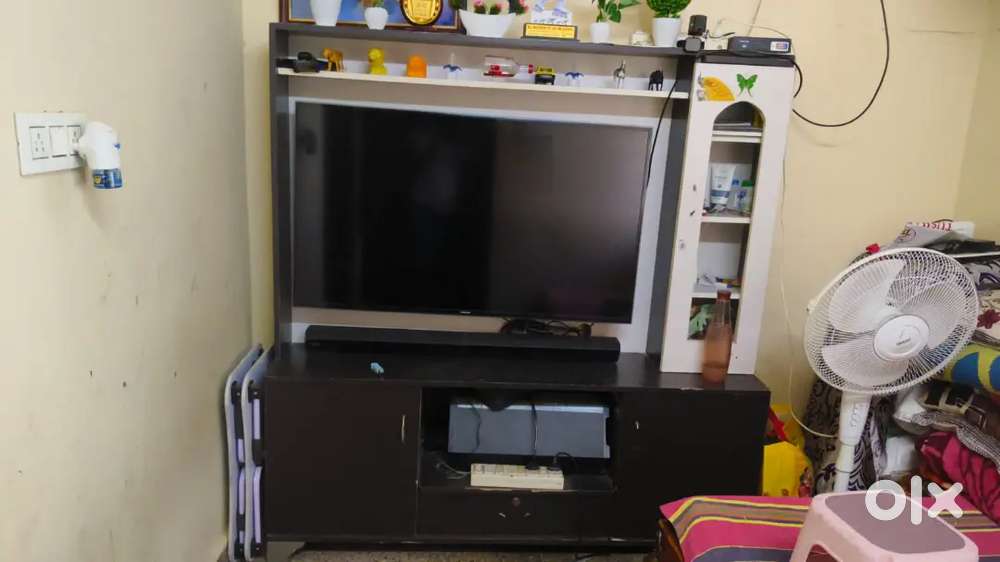 Micromax max tv 49 inches and tv table