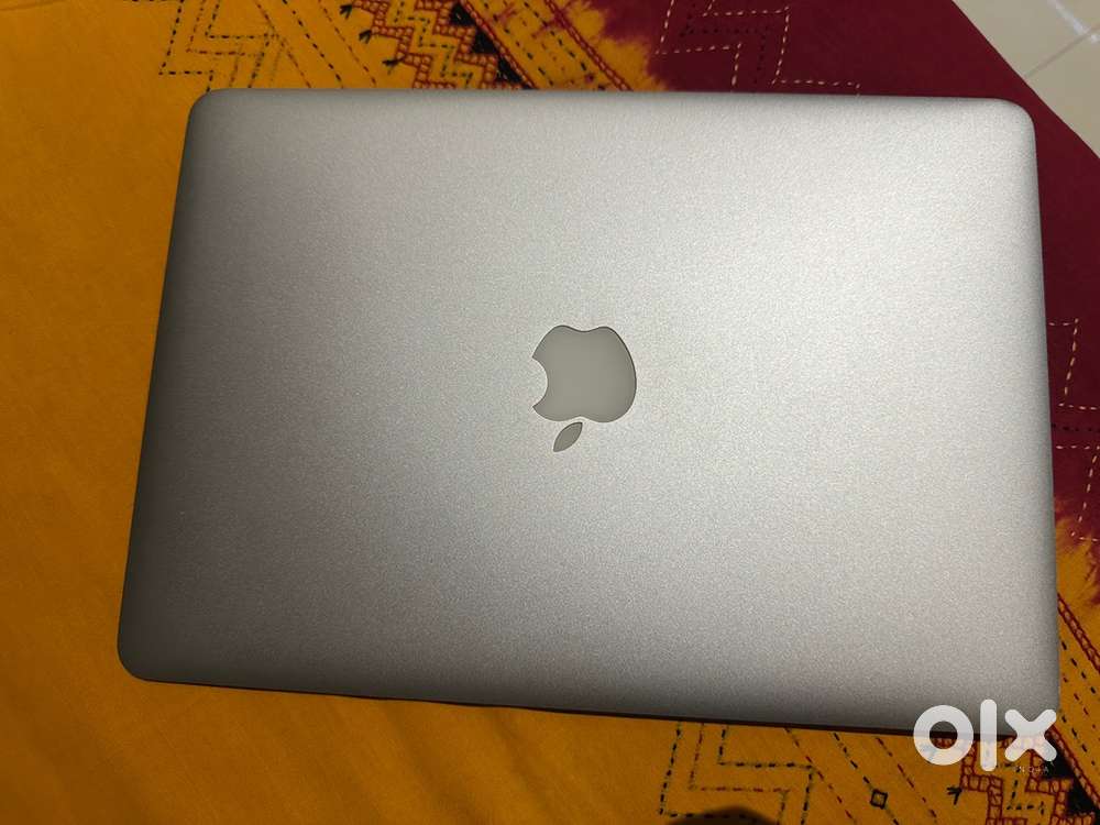 Mac book air early 2015 with charger