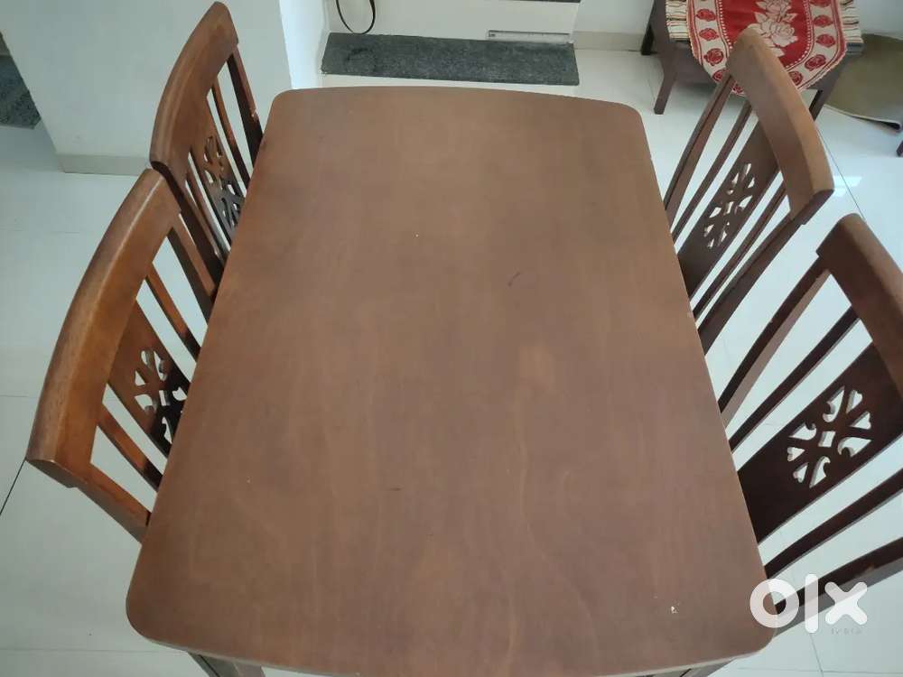4 seater dining table