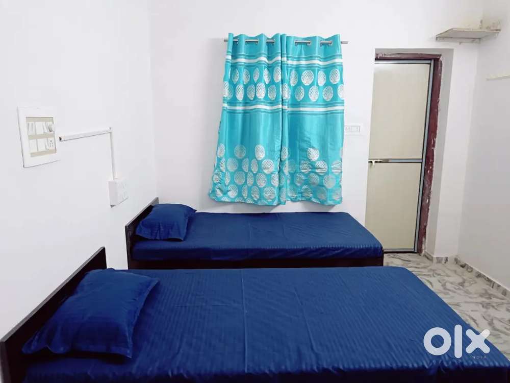 2 sharing AC Room available at Vadodara for boys only