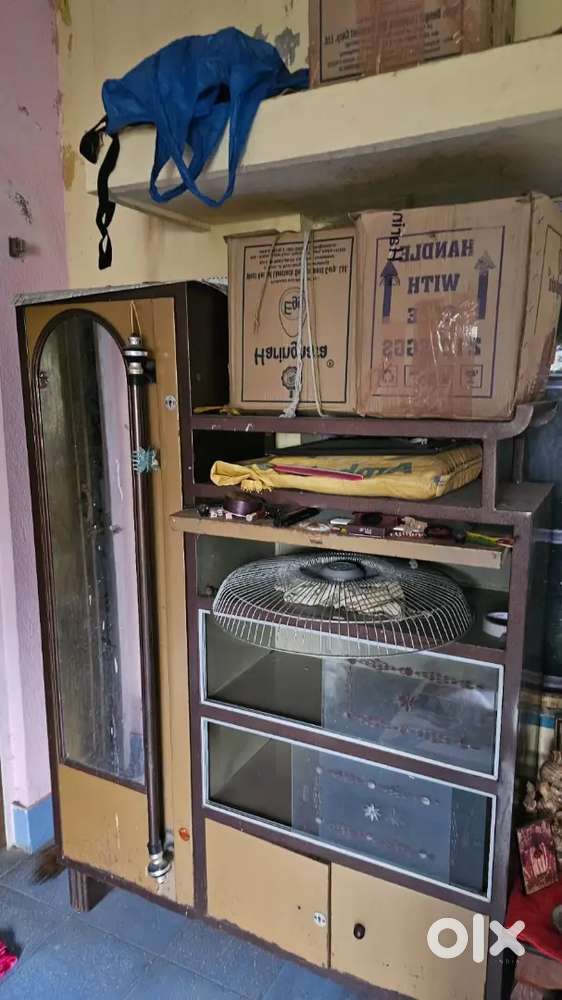 A dressing table and a book shelf