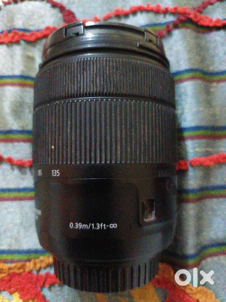 Canon EF-S 18–135mm lens