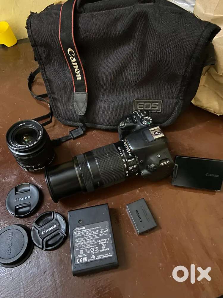 Canon 200d double lens camera