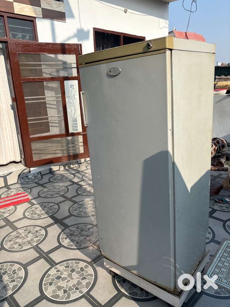 Whirlpool fridge bilkule ok guess bilkule ok hai