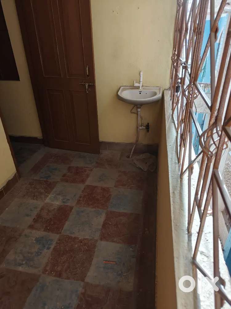 3 room flat in bank colony near  sabjibagh dariyapur