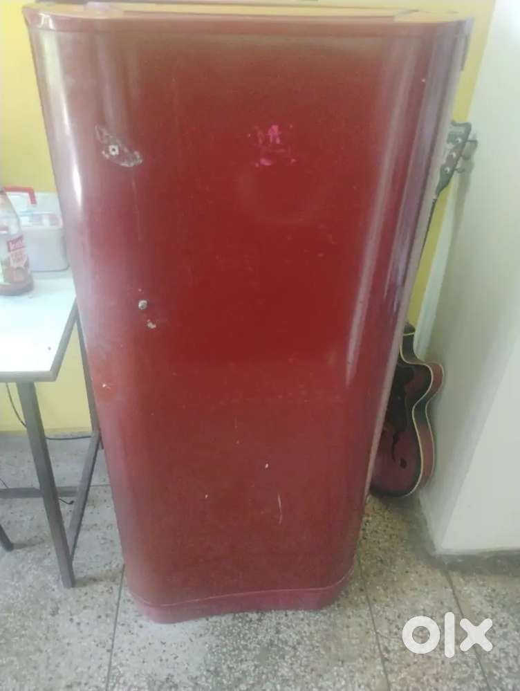 Godrej company ka 190 letre fridge bechna h