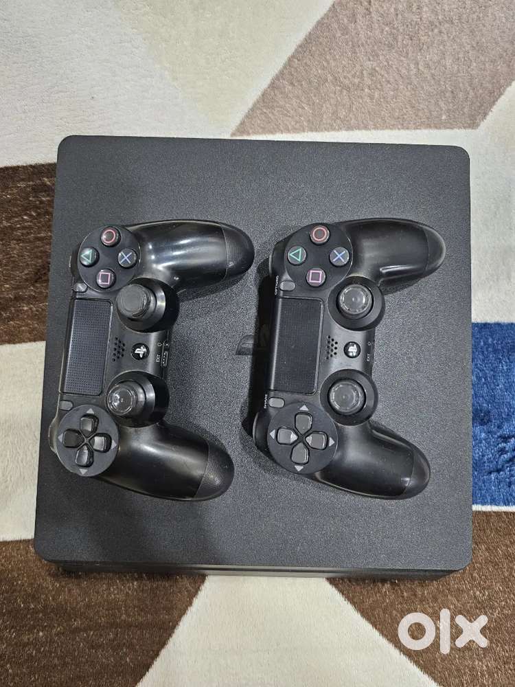 Playstation 4 slim (PS4)