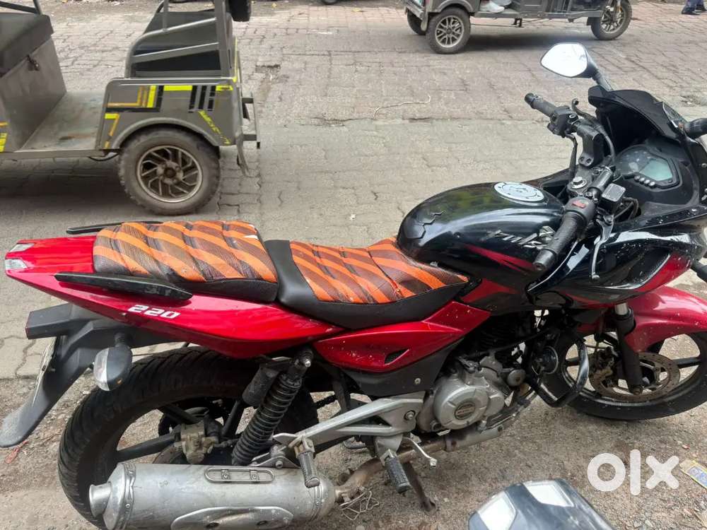 Good condition pulsar 220 bike