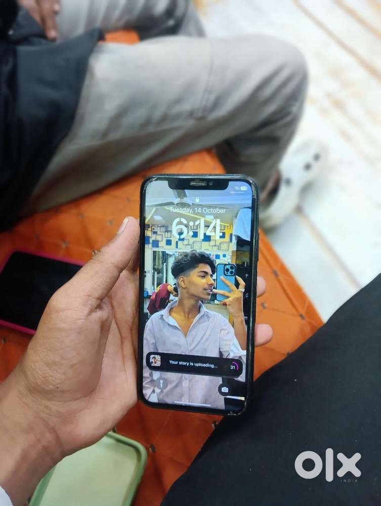 Iphone x 64 storage bettery helt 100 desplay chenge