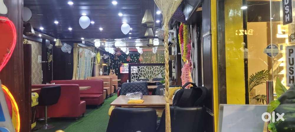 प्रयागराज सिविल लाइन्स स्थित सरदार जी रेस्टॉरेंट में जरुरत है ।