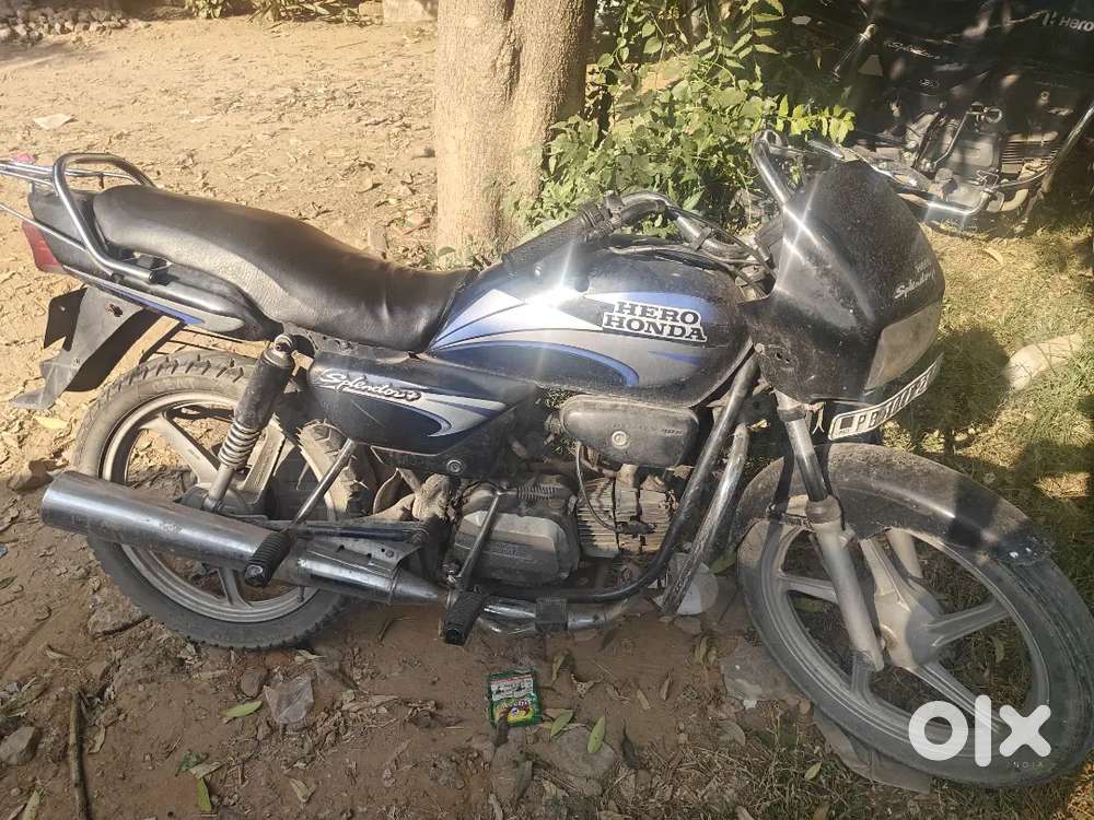 Hero honda Splendor plus in mint condition,but running good.