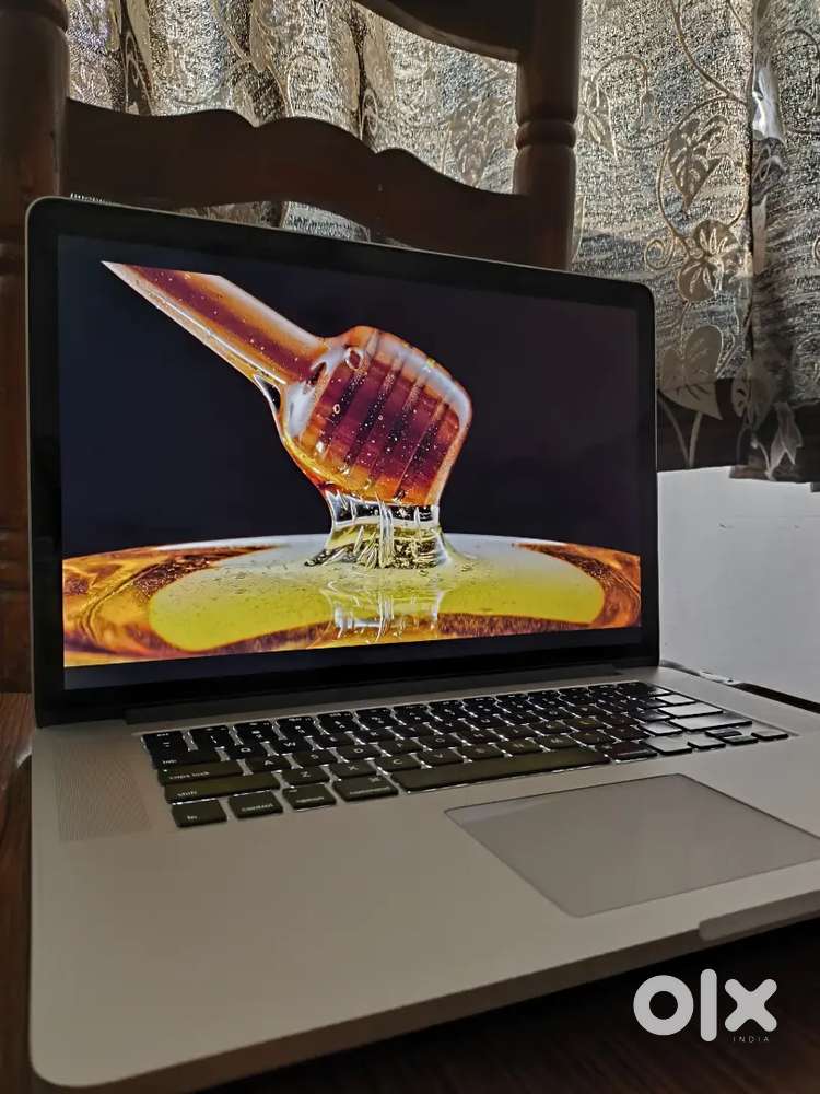 MACBOOK PRO MID 2015  I7 / IRIS PRO 2GB GRAPHIC CARD / 16/256