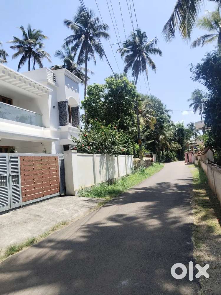 Thrissur Amala near 8 cent plot 2600 sqft house for sale