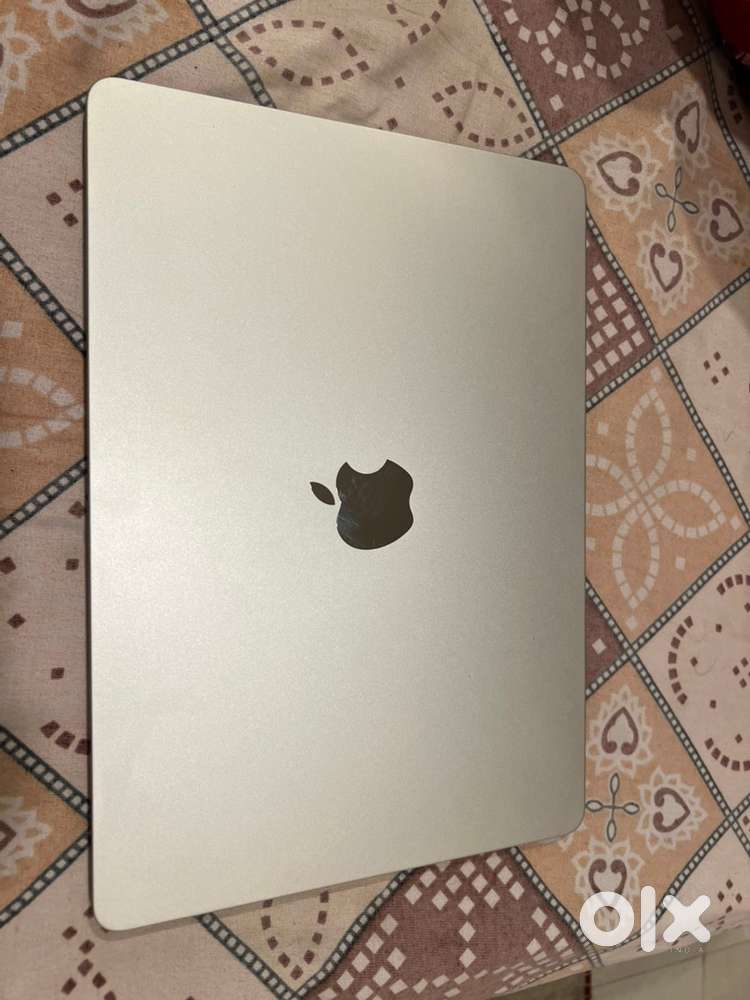 Apple macbook m2 256gb 4 month old for sell. Best and new cond