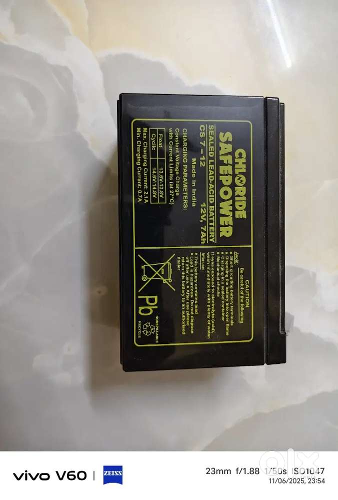 UPS battery 6 mass age not use full new condition price 700/-