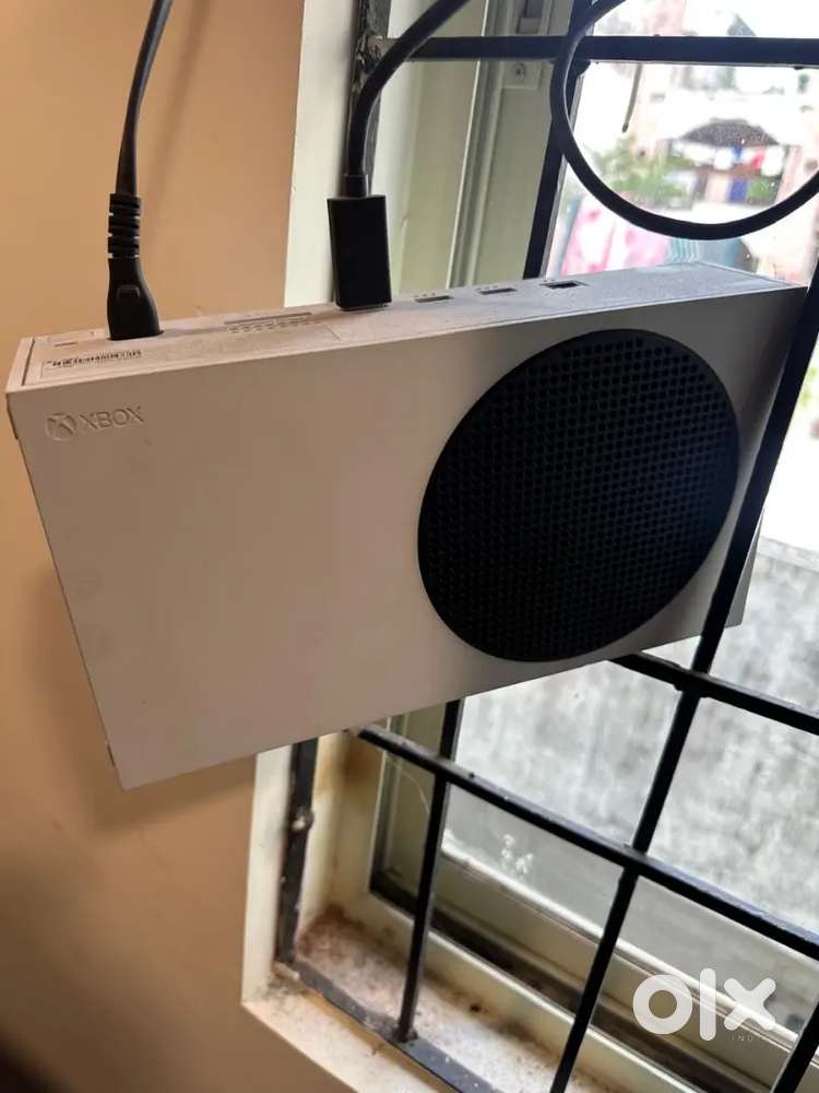 Xbox S with games