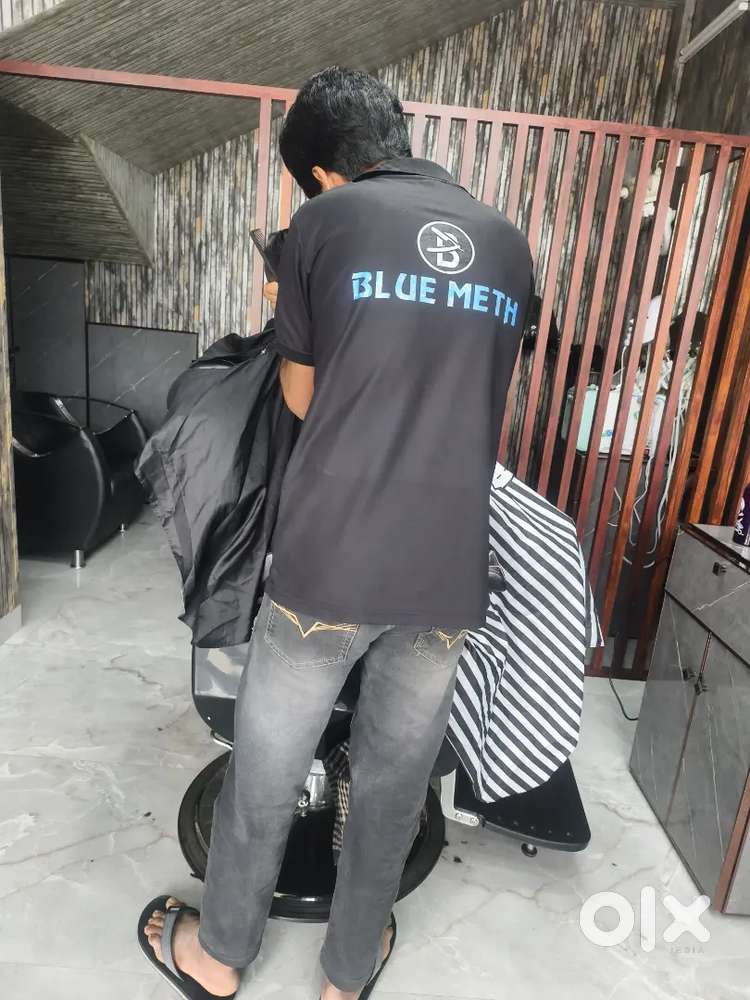 Hair cutting saloon staff male or female