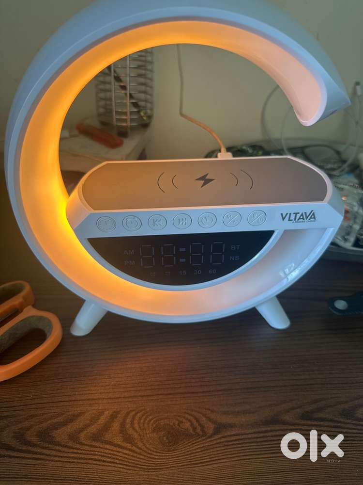 Led wireless charging speaker