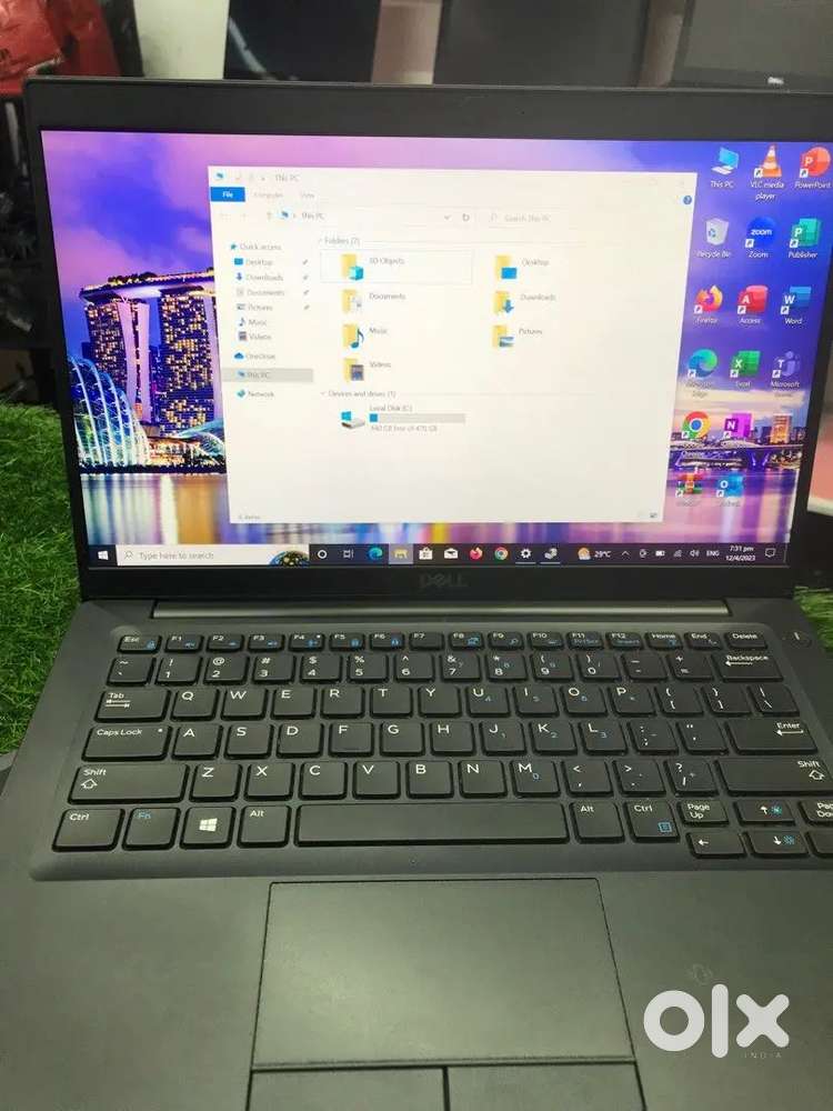 Beautifull and slim laptop gud condition