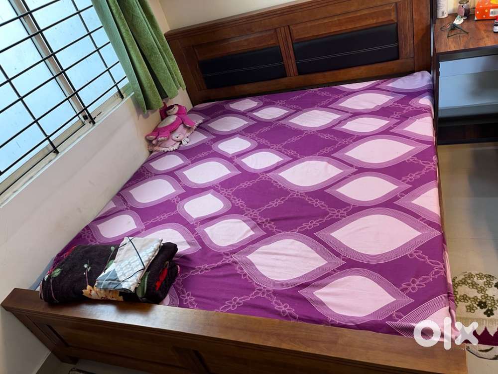 Kingsize real Sheesham wood double bed 7’x6’