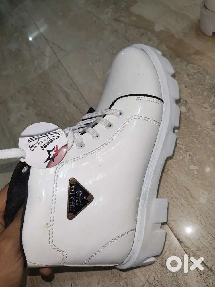 White boot shoes size 8 new shoes