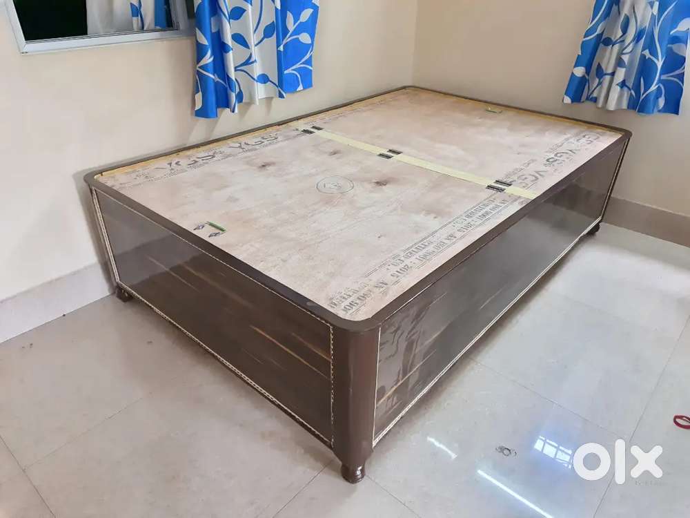 New diwan box bed having size 4/6.5.