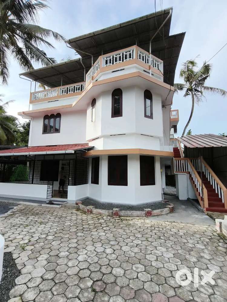 4 Bhk biG house for rent tripunithura eroor family or Bachelors