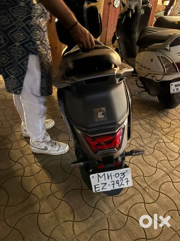 Bluetooth, reverse option, 3 modes to drive, foldable seat, keyless ev