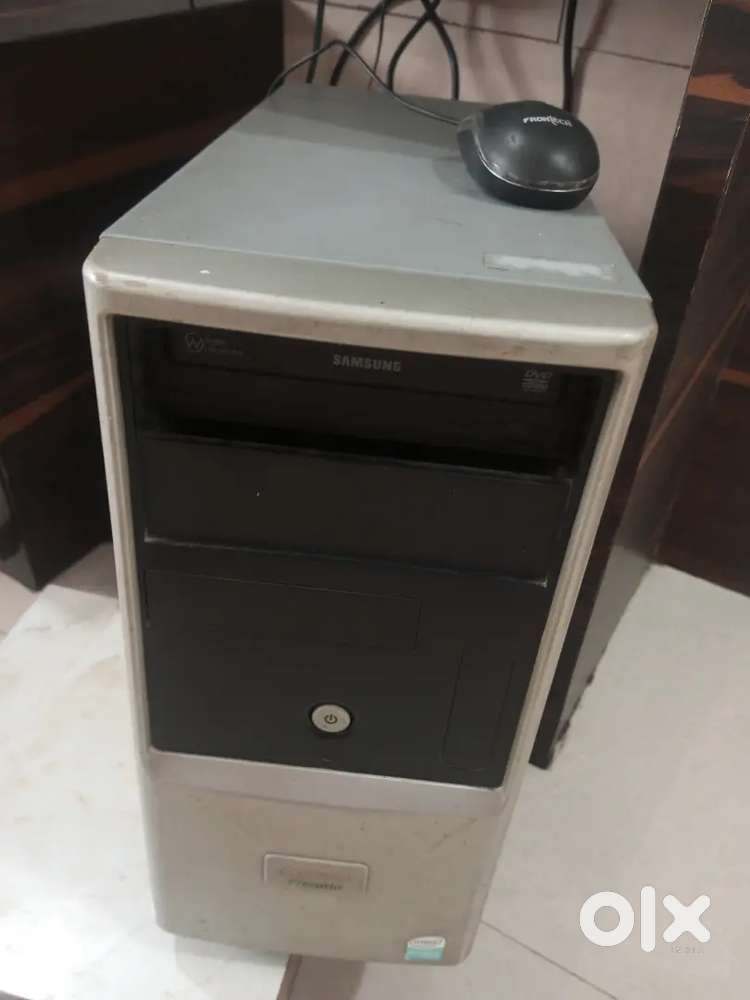 HP DESK TOP COMPUTER WITH CESSORIES , I,