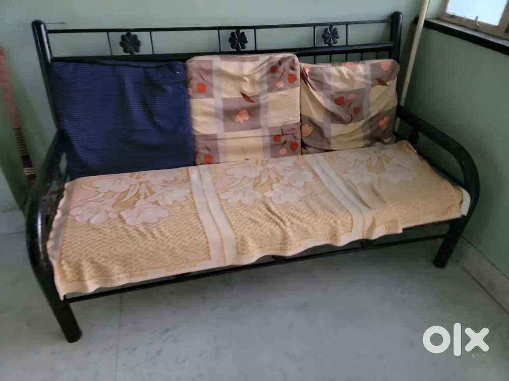 Sofa 3 seater with cushion