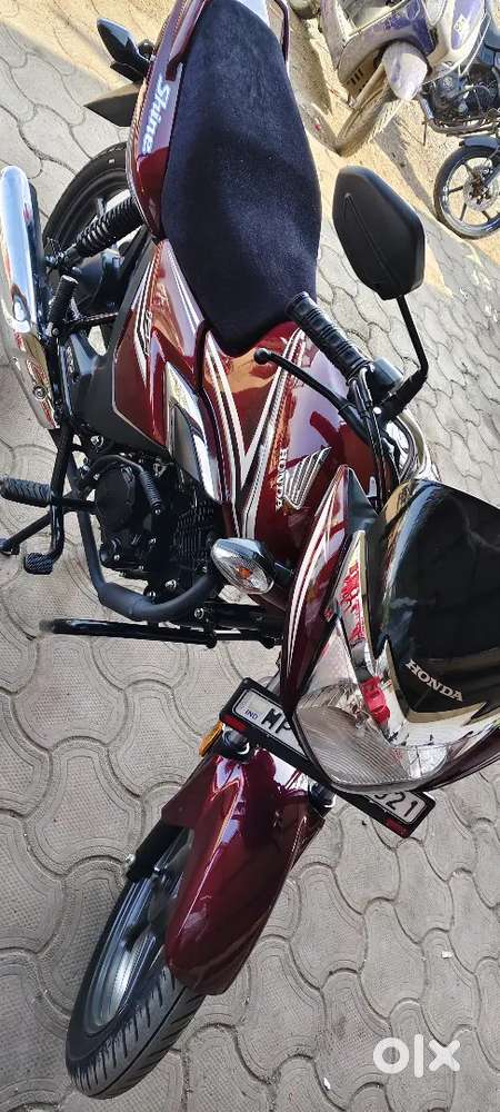 3 month old bike he  top condition h koi problem nhi h bike cash ki h
