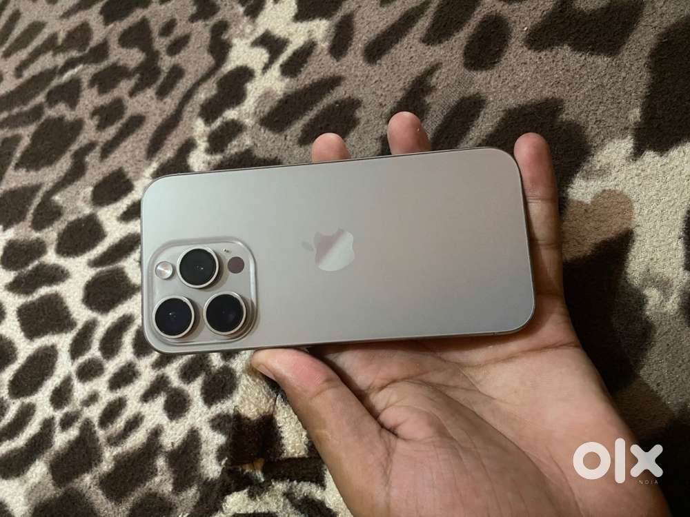 Iphone 15 pro natural titanium 128 gb 87% battery