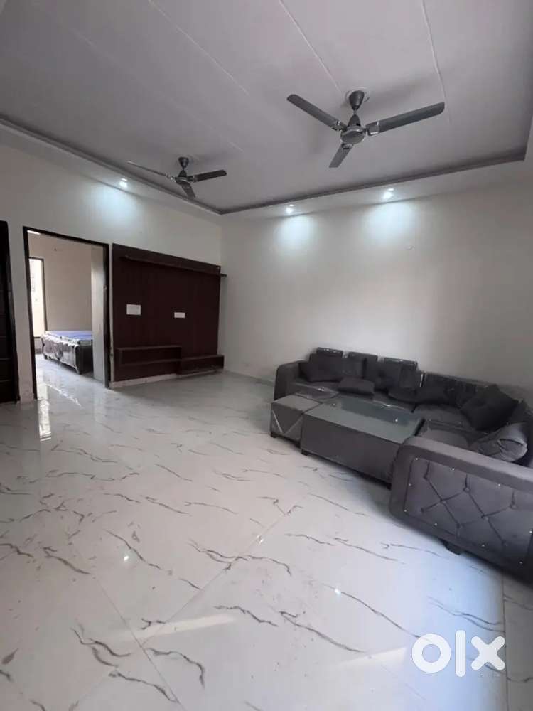 TDI MARKIT K BILKUL NAZDEEK 2BHK FLAT SIRF 2.5 LAKH DOWN PAYMENT MAIN