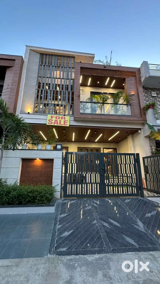 For sale 166 Gaj 5Bhk Lift Home Theatre Garden in Nirman nagar