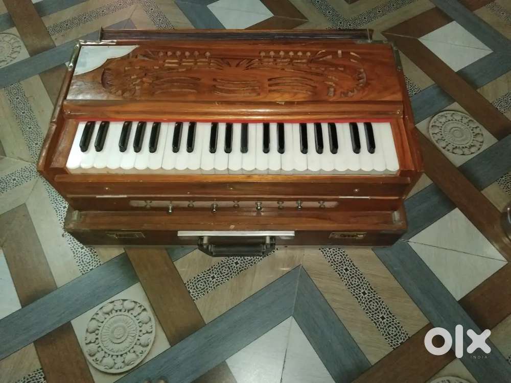 Sell a new condition standard 3.5 optake harmonium