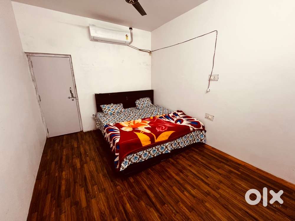 1+1 Spacious Room for Rent behind Shalimar Mannat