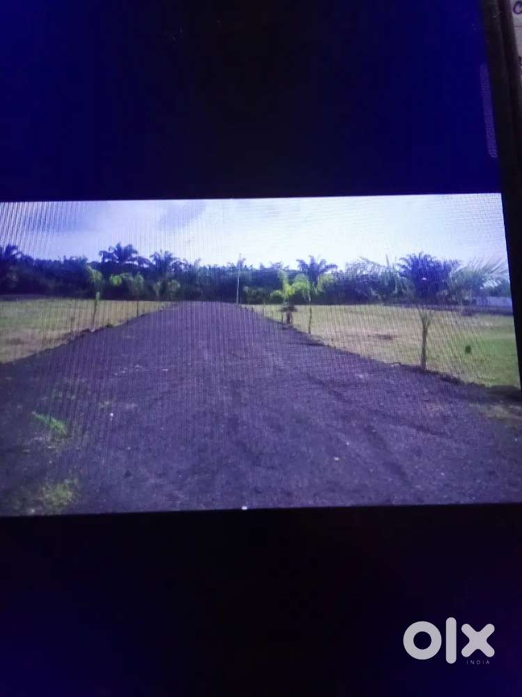 100 square yards 7,50,000/-only