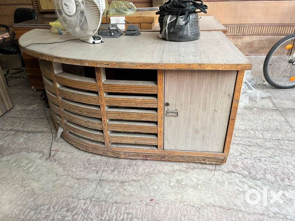 Office table big size, 2 in number