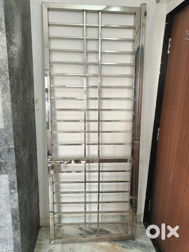 33X83.6 Inches New Steel Gate

heavy Bar Used