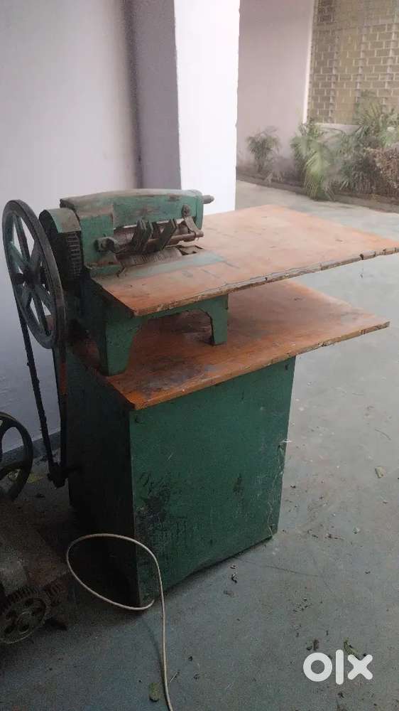 Belt cutting automatic machine