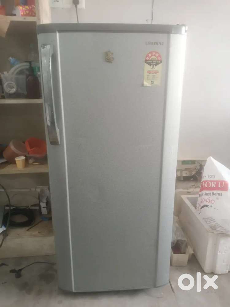 SAMSUNG REFRIGERATOR