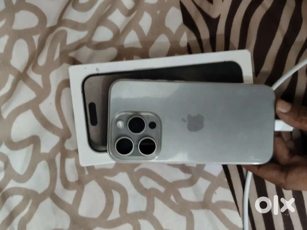 iPhone 15 pro no problem in phone 98% battery orginal bill box