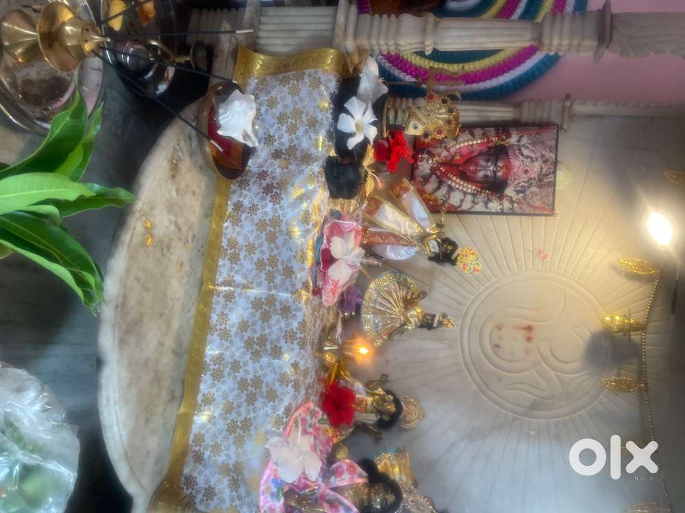 Old marble singhason