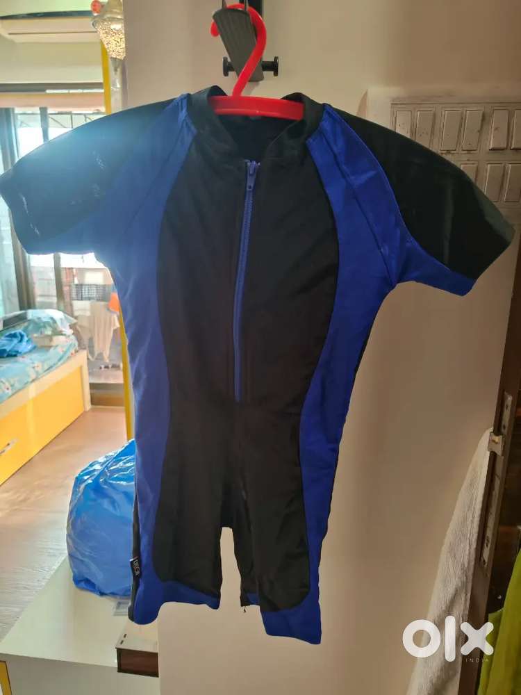 Swimming dress 2 to 4 boy or girl with goggles