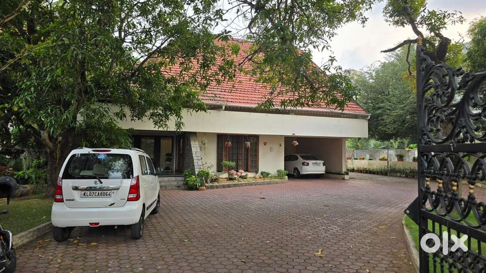 ernakulam palarivattam thammanam 25cent 4000sqt house5bhk 5.90cr