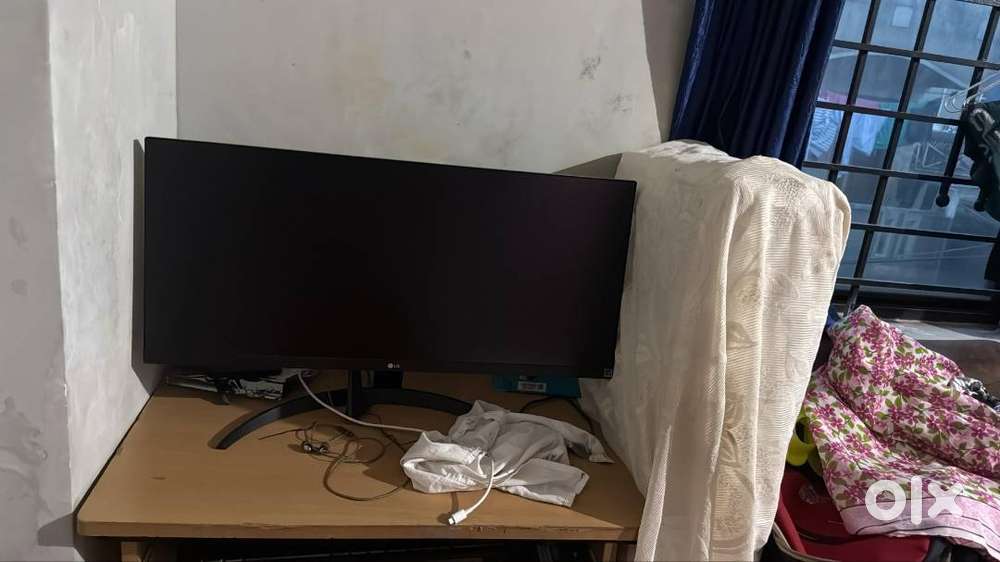 LG ultra wide monitor few days old